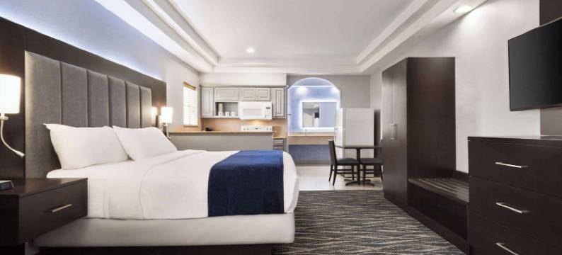 休斯顿荷比机场戴斯套房酒店(Days Inn & Suites by Wyndham Houston Hobby Airport)图片