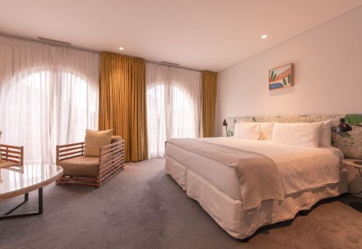 Hotel Ravesis Hotel Overview