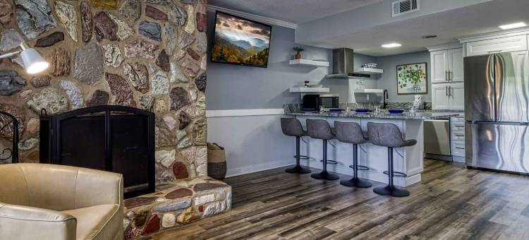 新装修的五星级公寓泳池美景(1023 English Mtn Condo by Beyond Expectations)图片