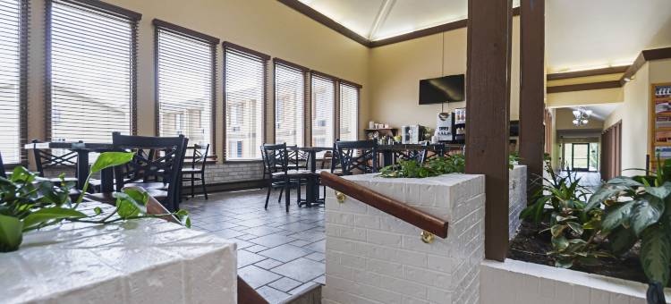 弗罗斯特堡坎伯兰凯艺套房酒店(Quality Inn & Suites Frostburg-Cumberland)图片