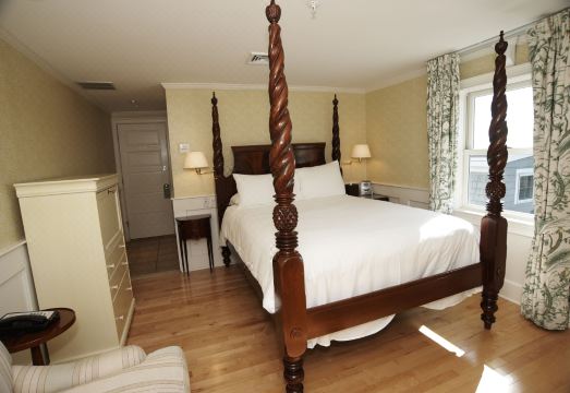 Anchor Inn Beach House Hotel Overview