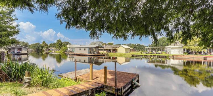 距摩根城市中心5英里：滨水度假屋(5 Mi to Downtown Morgan City: Waterfront Retreat)图片