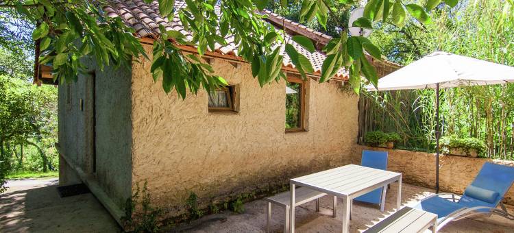 Cottage in Bourgnac with Whirlpool图片