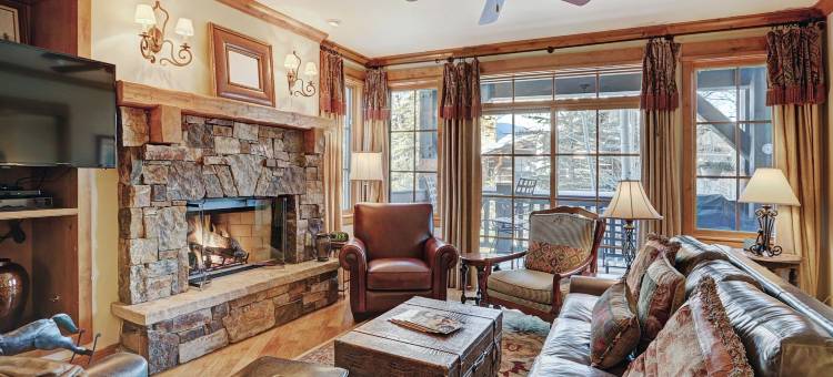 豪华2卧室公寓距离滑雪坡0英尺由RedAwning提供(Luxurious 2 Bedroom0 Feet from the Slopes! Condo by RedAwning)图片