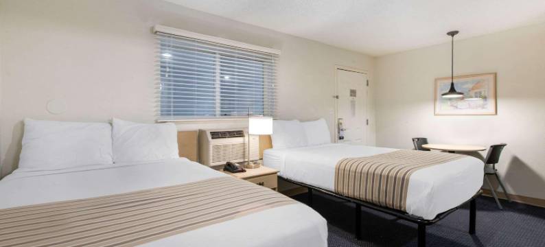 莱克兰北 I-4 郊区开放式客房(Suburban Studios Lakeland North I-4)图片