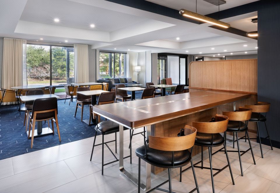 Courtyard Mobile Hotel Overview