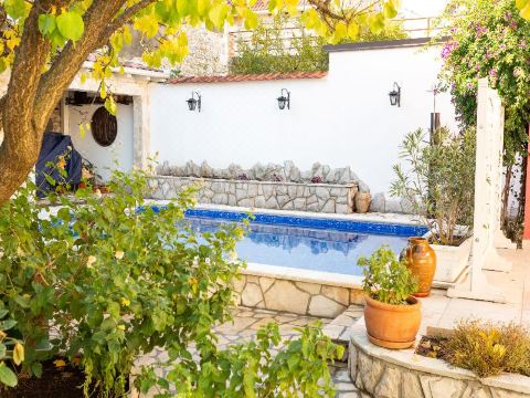 Villa Fortuna Hotel Overview