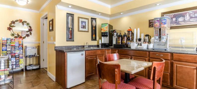 杰克森维尔勒琼营地附近罗德威套房酒店(Rodeway Inn & Suites Jacksonville Near Camp Lejeune)图片