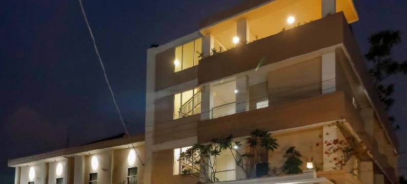 红多兹酒店-近梭罗广场(RedDoorz Near Stadion Manahan Solo)图片