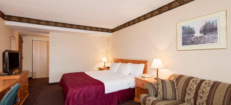 松林公园诺斯贝温德姆华美达度假酒店(Ramada by Wyndham Pinewood Park Resort North Bay)图片