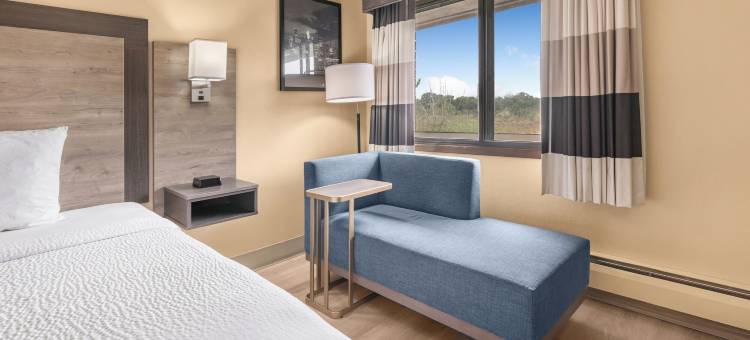 明尼阿波利斯黄金谷华美达酒店(Ramada by Wyndham Minneapolis Golden Valley)图片