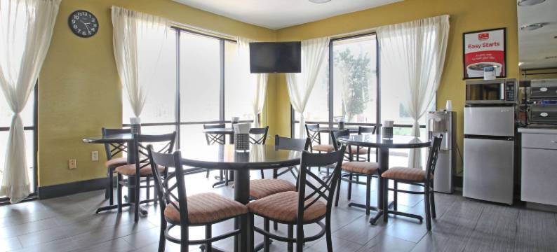 希尔斯伯勒 I-35 伊克诺旅馆(Econo Lodge Hillsboro I-35)图片