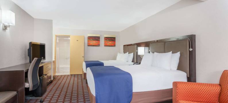 伍德伯里长岛戴斯酒店(Days Inn by Wyndham Woodbury Long Island)图片