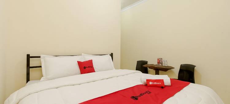 塔胡拉贝拉斯塔基附近瑞德多兹酒店(RedDoorz Near Tahura Berastagi)图片