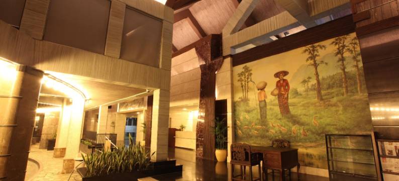 图隆阿贡皇冠维多利亚大酒店(Crown Victoria Hotel Tulungagung)图片