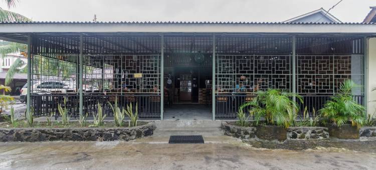 瑞德多兹酒店 @ 马纳多贾兰巴别帕拉莱克(RedDoorz at Jalan Babepalar Rike Manado)图片