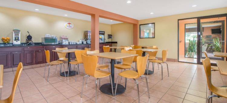 Super 8 by Wyndham Tulsa图片