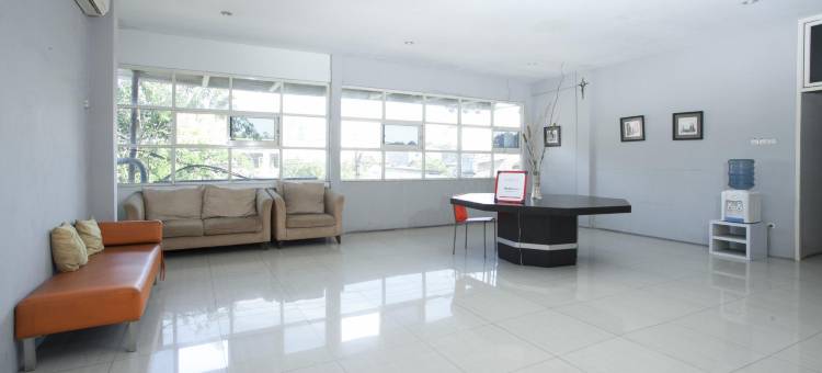 泗水红多兹斯瓦兰克托酒店(RedDoorz near Suroboyo Carnival Park)图片