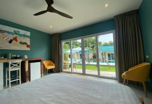 Le Petit Saint Tropez Hotel Overview