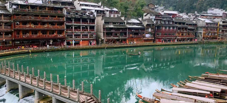 久栖·凤凰水调歌头吊脚楼图片