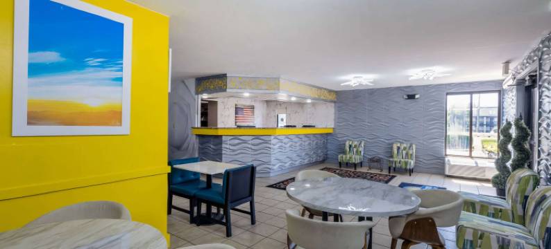 费耶特维尔西北堡布拉格地区戴斯酒店(Days Inn & Suites by Wyndham Fort Bragg/Cross Creek Mall)图片