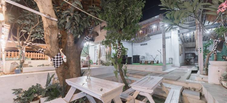 红门酒店-近帕西尔哈亚姆车站芝安朱尔(RedDoorz Near Terminal Pasir Hayam Cianjur)图片