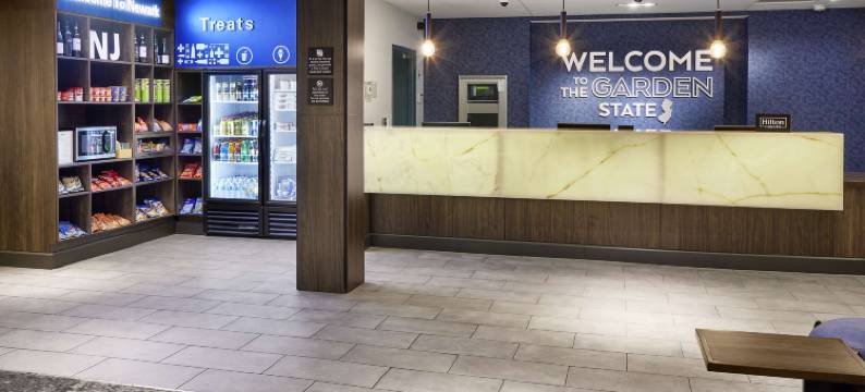 纽瓦克机场希尔顿欢朋酒店(Hampton Inn by Hilton Newark Airport)图片