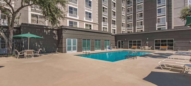 圣安东尼奥市区拉昆塔温德姆套房酒店(La Quinta Inn & Suites by Wyndham San Antonio Downtown)图片