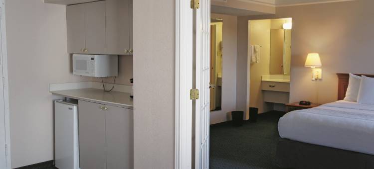 克卢特杰克逊湖拉昆塔温德姆酒店(La Quinta Inn by Wyndham Clute Lake Jackson)图片
