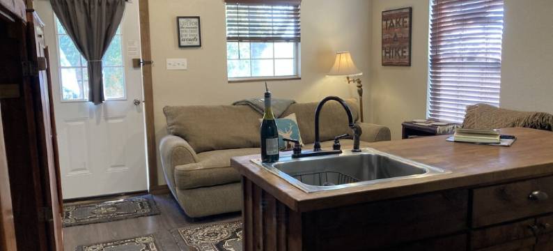 Sunrise Sunset Peaceful Country Cabin图片