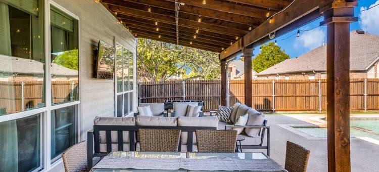 Relax Near Little Elm & Lake Lewisville – Pool, Spa, Game Room & 2 King Beds!图片