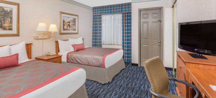 肯特西雅图地区华美达酒店(Ramada by Wyndham Kent Seattle Area)图片