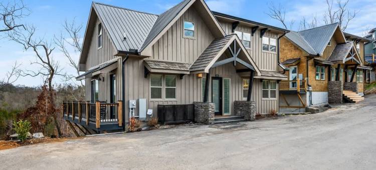 新湖景 室内泳池 可住14人 热水浴缸(NEW Lake View Indoor Pool Sleeps 14 Hot Tub)图片