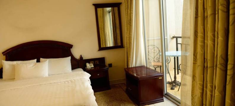 享受这间房间提供的设施(Enjoy the Amenities Offered by This Suite)图片