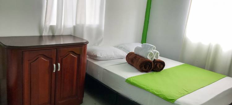 客房内的房间 - 带1张双人床和2张单人床的房间(Room in Guest Room - Room with 1 Double Bed and 2 Single Beds)图片