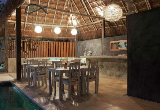 Villas H2O Hotel Overview