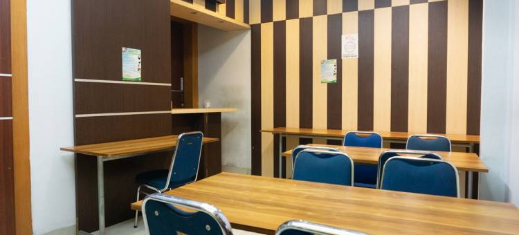 红多兹酒店-近查亚普拉港(RedDoorz Near Pelabuhan Jayapura)图片