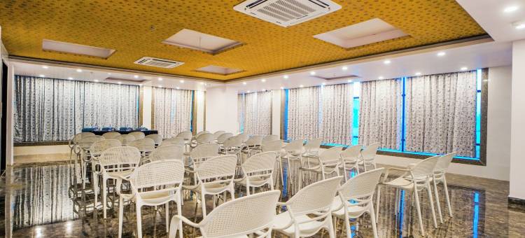 Pax Grand Blue乌代布尔(Pax Hotel Grand Blue 3 min walk from Udaipur city Railway Station)图片