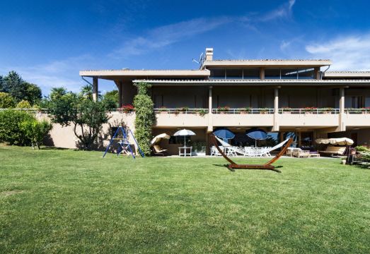 Villa Capodarco B&B Hotel Overview