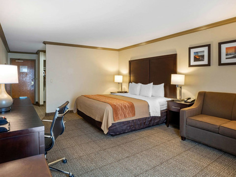 卡斯特罗谷舒适酒店