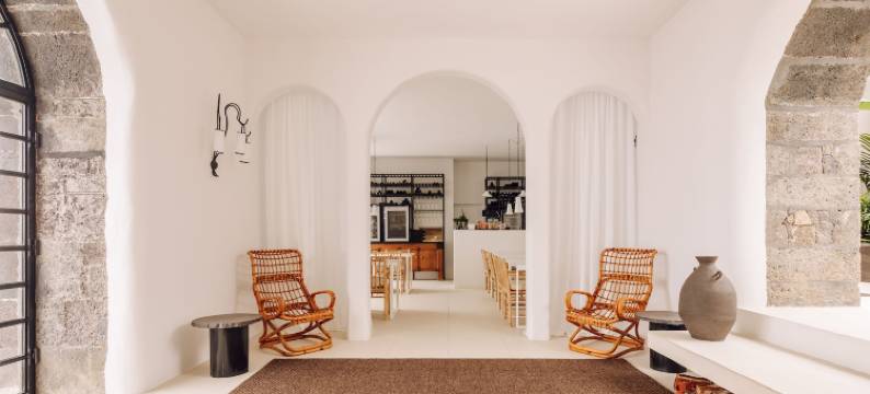 白色专享套房别墅酒店(WHITE Exclusive Suites & Villas)图片