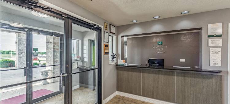 东 I-10 近佛斯特银行中心凯艺酒店(Quality Inn I-10 East Near Frost Bank Center)图片