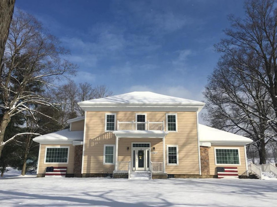 斯普林伯勒晶灿套房酒店