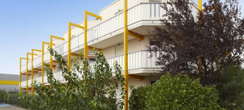 亚维侬普瑞米尔经典酒店(Premiere Classe Avignon - Courtine Gare)图片