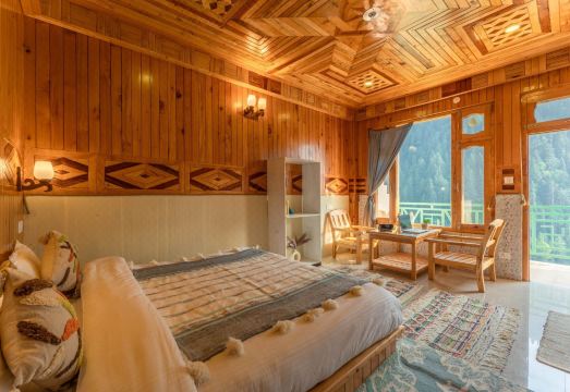 Moustache Shoja, Jibhi Hotel Overview