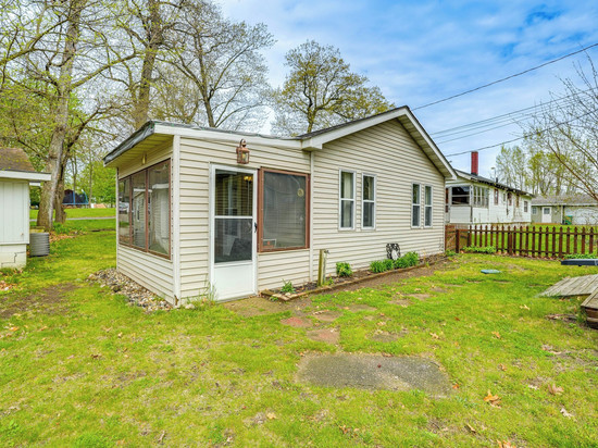 皮划艇和钓鱼：距离湖滨公园和坡道1个街区！