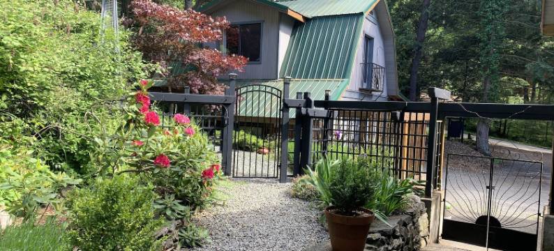 盐泉马车房住宿加早餐旅馆(Salt Spring Carriage House B&B)图片