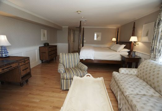 Anchor Inn Beach House Hotel Overview