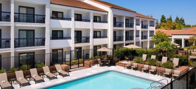 圣何塞库比蒂诺万怡酒店(Courtyard San Jose Cupertino)图片