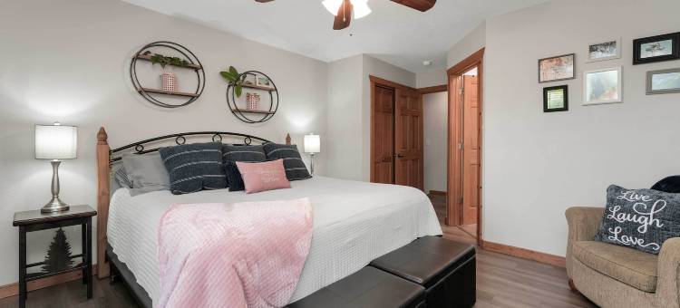 布兰森湖滨小屋：距离布兰森大道6英里！(6 Mi to Branson Strip! Lakefront Home with Fireplace)图片